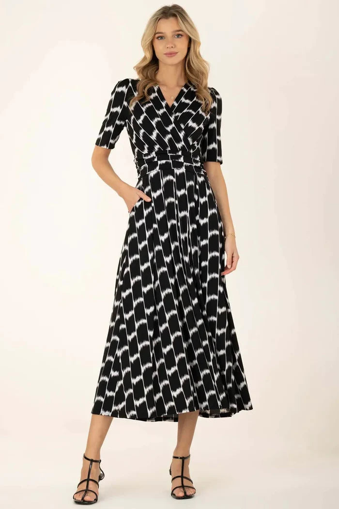 AKAYLA JERSEY MAXI DRESS (BLACK GEO) CURVE