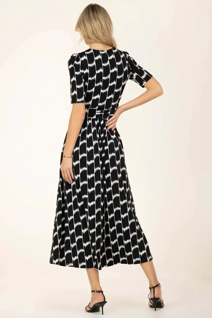 AKAYLA JERSEY MAXI DRESS (BLACK GEO) CURVE