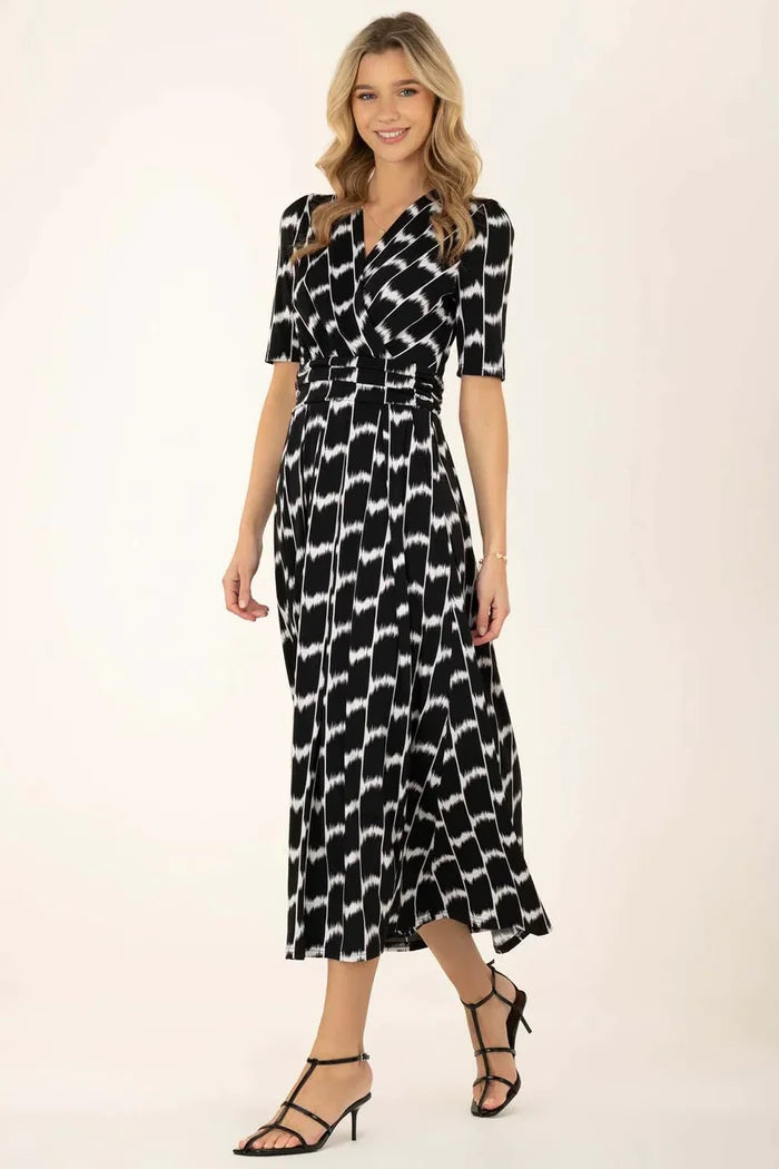 AKAYLA JERSEY MAXI DRESS (BLACK GEO) CURVE