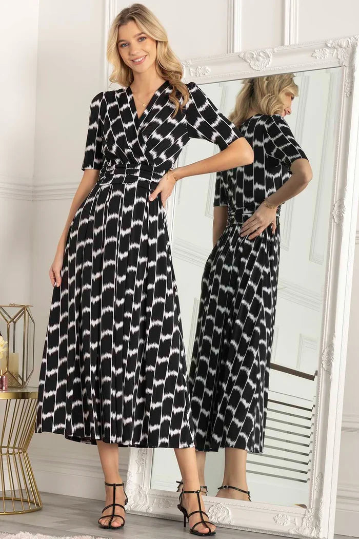 AKAYLA JERSEY MAXI DRESS (BLACK GEO)