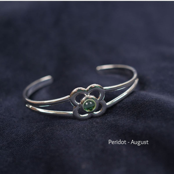 Art Pewter Birthstone Bangle - Silver Plated Pewter - Made in Scotland - August (Peridot) - Heritage Of Scotland -