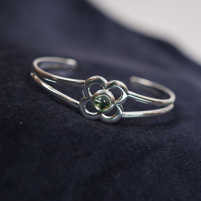 Art Pewter Birthstone Bangle - Silver Plated Pewter - Made in Scotland - August (Peridot) - Heritage Of Scotland -