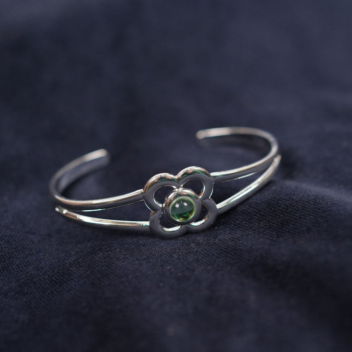 Art Pewter Birthstone Bangle - Silver Plated Pewter - Made in Scotland - August (Peridot) - Heritage Of Scotland -