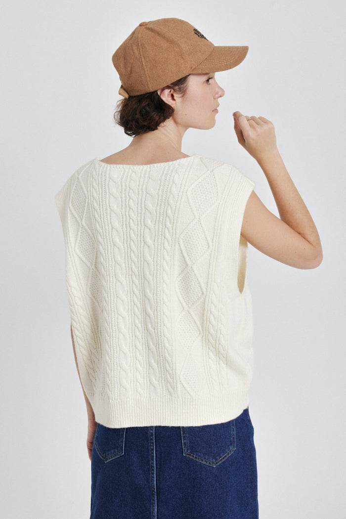 Auria Sleeveless Cardigan (Cream)