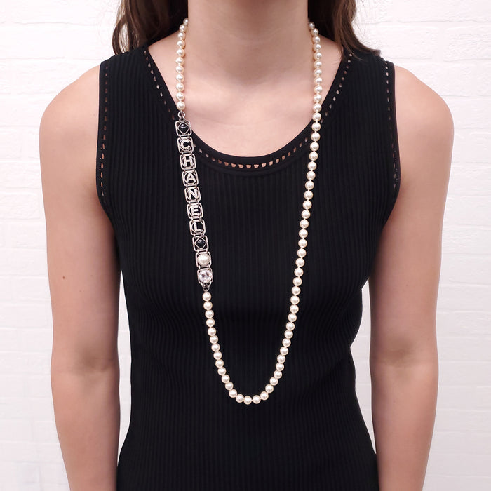 CHANEL PEARL AND SQUARE CRYSTAL 'CHANEL' NECKLACE
