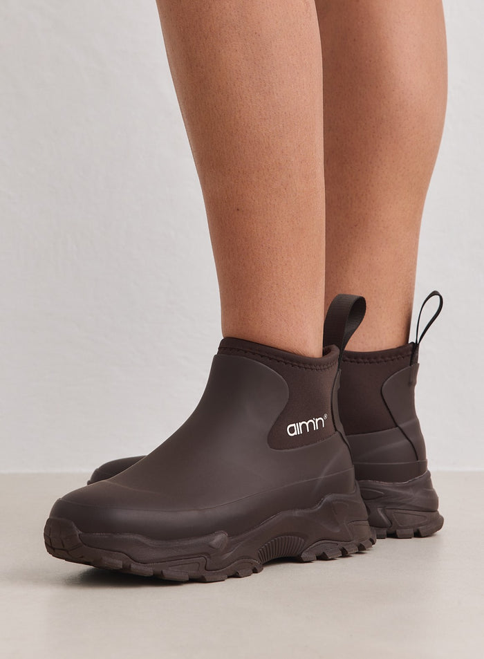 aim'n Chocolate Fusion Rain Boot -kumisaappaat paksulla lenkkaripohjalla ja Chelsea-tyylillä.