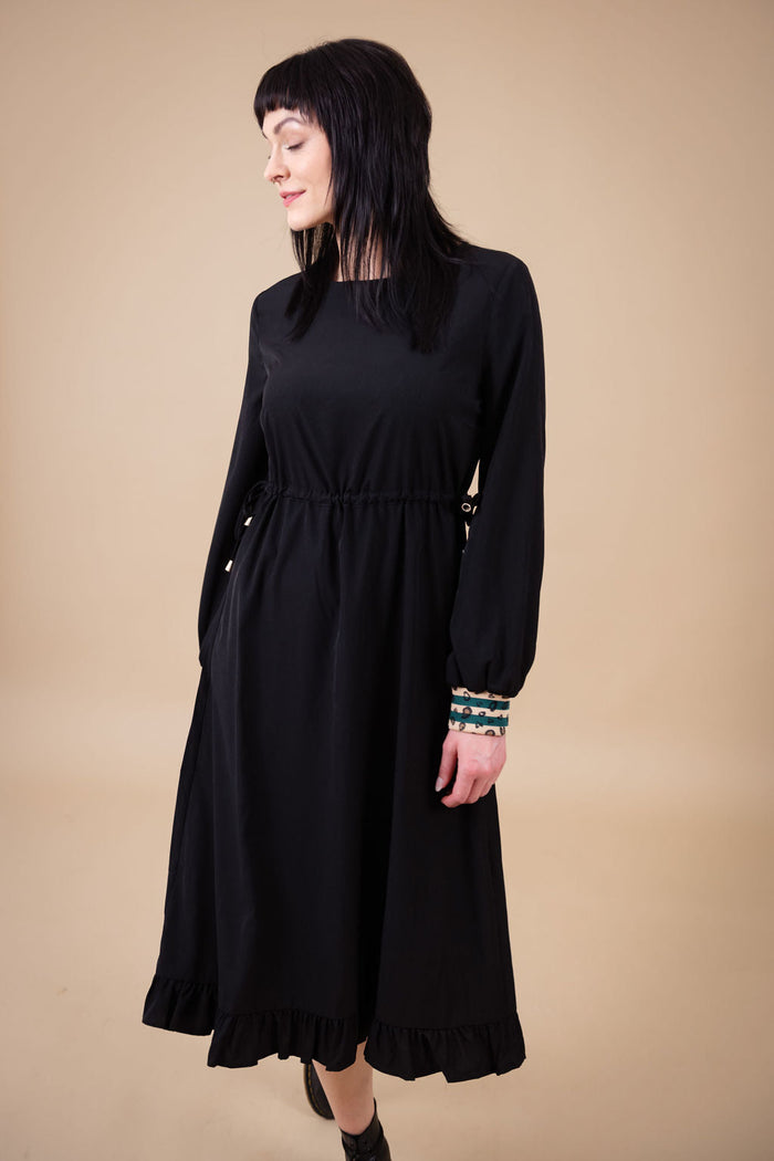 Erin Drawstring Midi Dress (Black) Curve