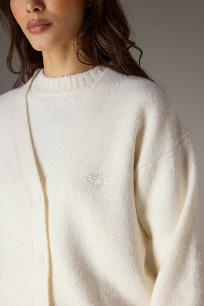 FLUFFY KNIT EMBLEM CARDIGAN - OFF-WHITE