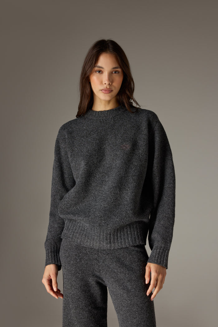 FLUFFY KNIT EMBLEM EMBROIDERED CREW - CHARCOAL