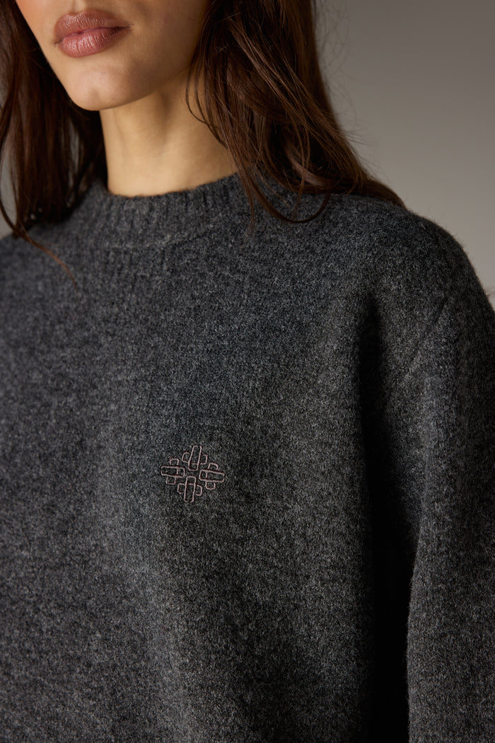 FLUFFY KNIT EMBLEM EMBROIDERED CREW - CHARCOAL