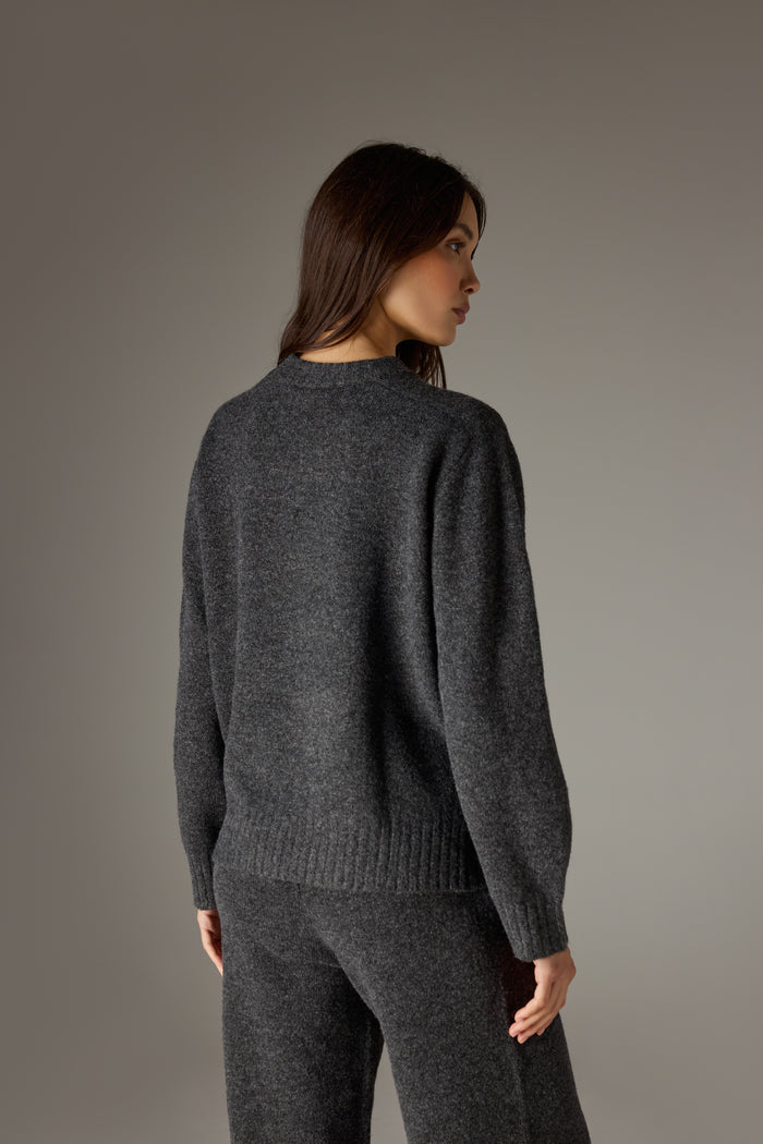 FLUFFY KNIT EMBLEM EMBROIDERED CREW - CHARCOAL