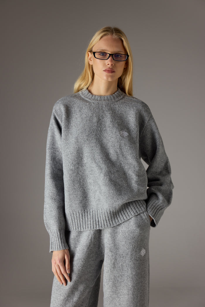 FLUFFY KNIT EMBLEM EMBROIDERED CREW - GREY MARL