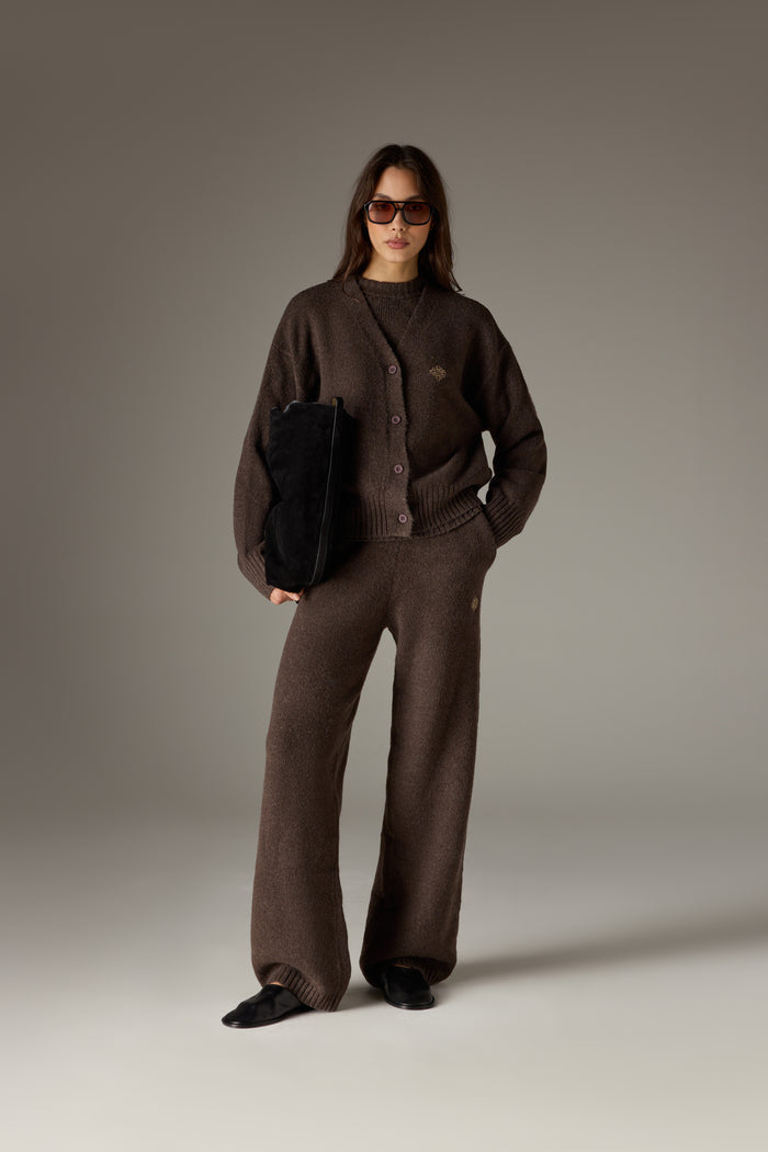 FLUFFY KNIT EMBLEM EMBROIDERED JOGGER - BROWN