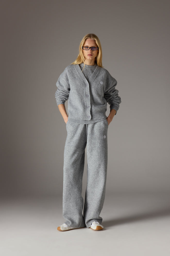 FLUFFY KNIT EMBLEM EMBROIDERED JOGGER - GREY MARL