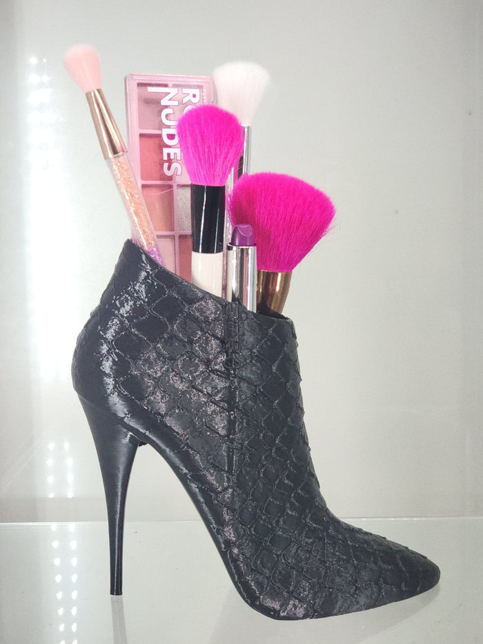 Glam High Heel Brush Holder – Stylish Makeup Organizer - RFE Marketing Ventures