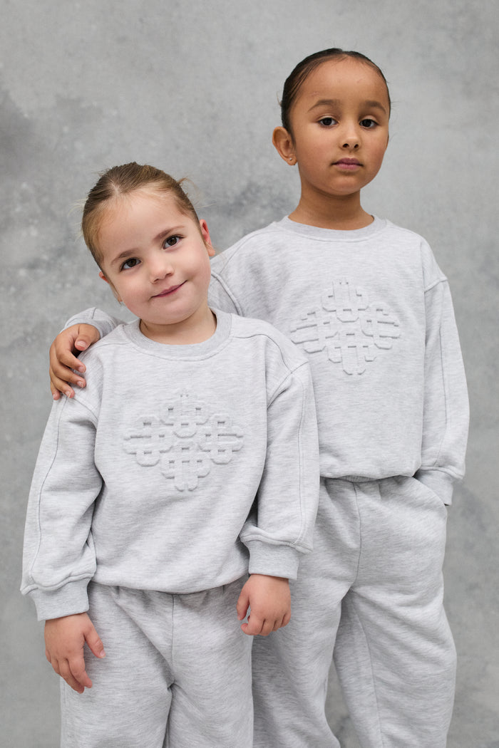 JNR EMBOSSED EMBLEM SWEATSHIRT - GREY MARL
