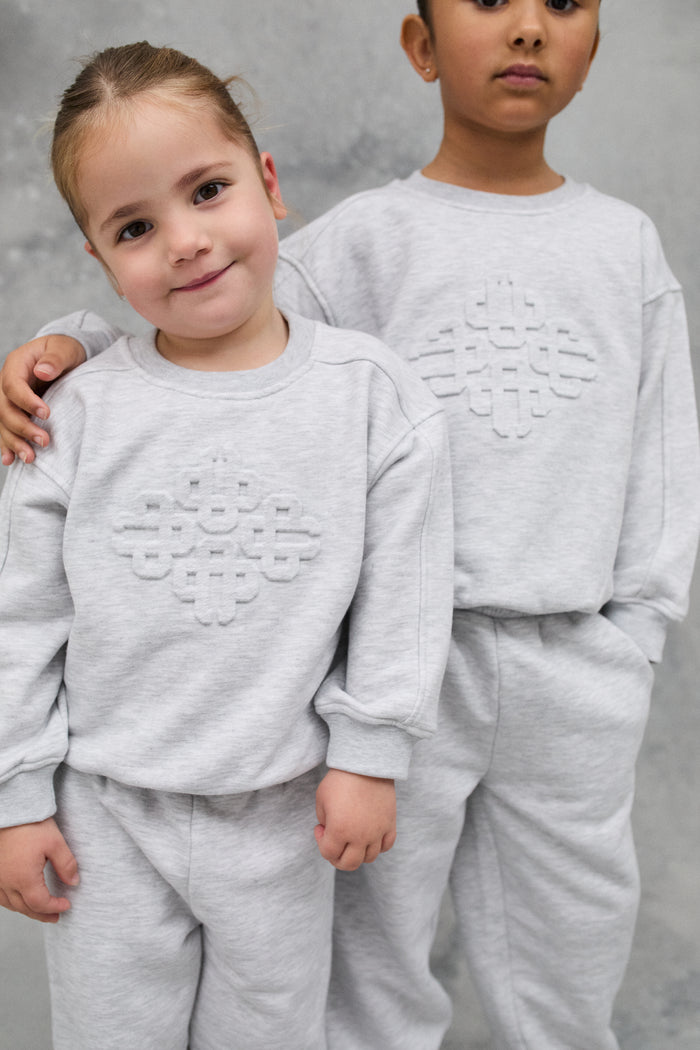 JNR EMBOSSED EMBLEM SWEATSHIRT - GREY MARL