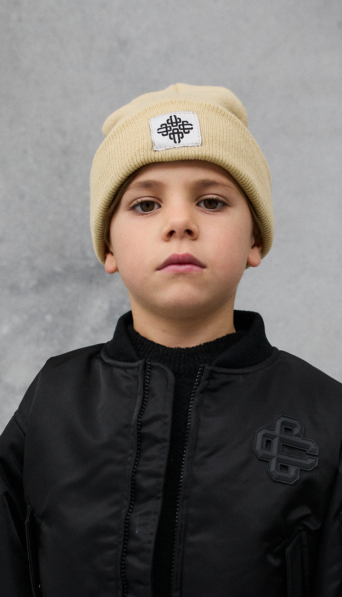 KIDS EMBLEM BADGE BEANIE - BEIGE