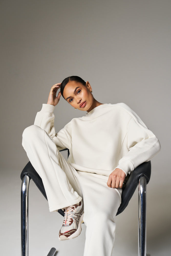 LAUNDERED CLASSICS SEAM DETAIL SWEATSHIRT - ECRU
