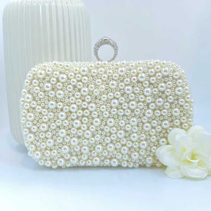 LIBBY PEARL CLUTCH (PEARL/SILVER)