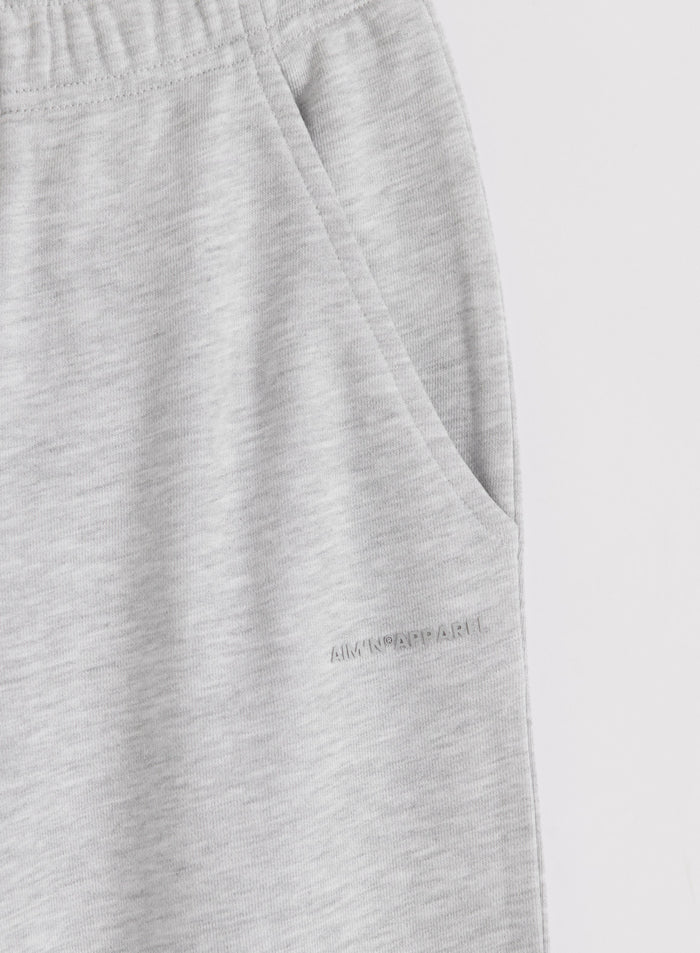 Vaaleanharmaat meleeratut aim'n Chunky Terry Sweatpants -housut sivutaskulla ja sävy sävyyn -logolla.