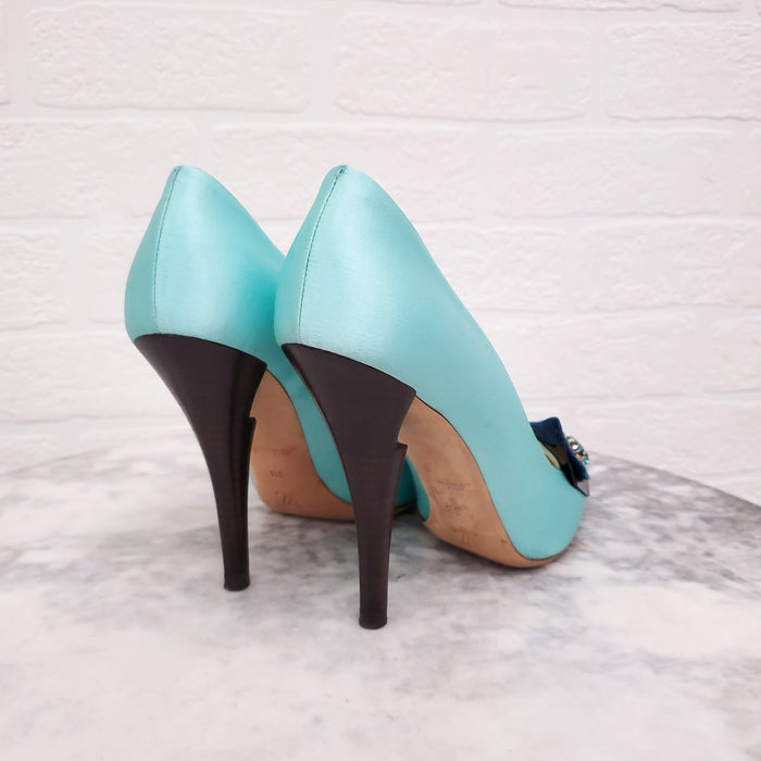 LOUIS VUITTON BLUE SATIN HEELS WITH CRYSTAL EMBLEM - SIZE 38