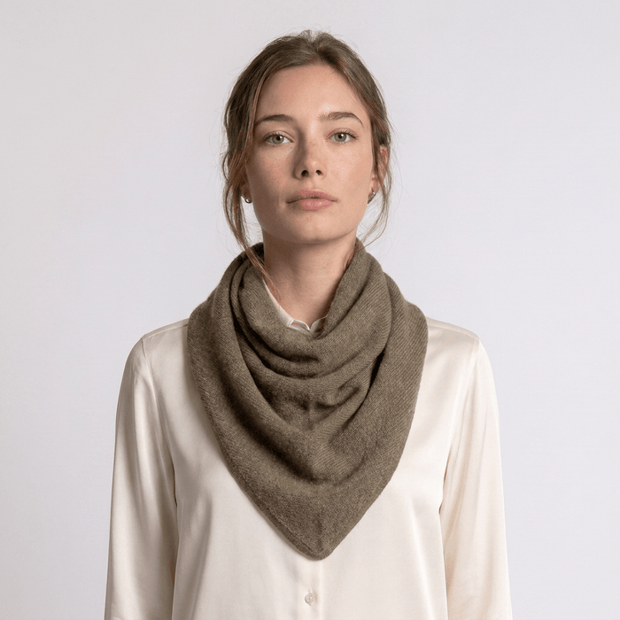Women’s Luxury Ribbed Cashmere Triangle Scarf - OLIVE - Heritage Of Scotland -